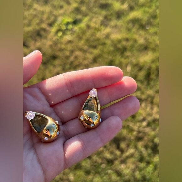 Golden Teardrop Stud Earrings with Crystals. Bloggers favourite - Picture 4 of 9